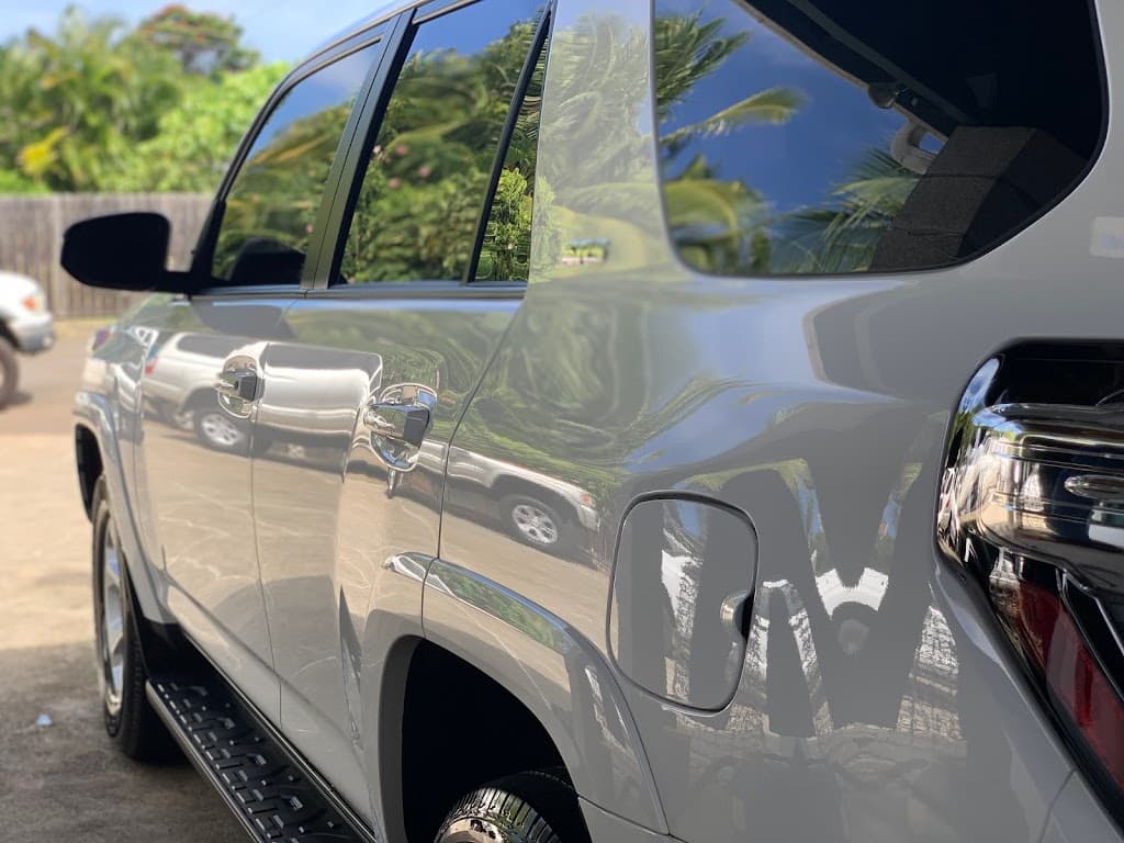 White diamond detailing featured