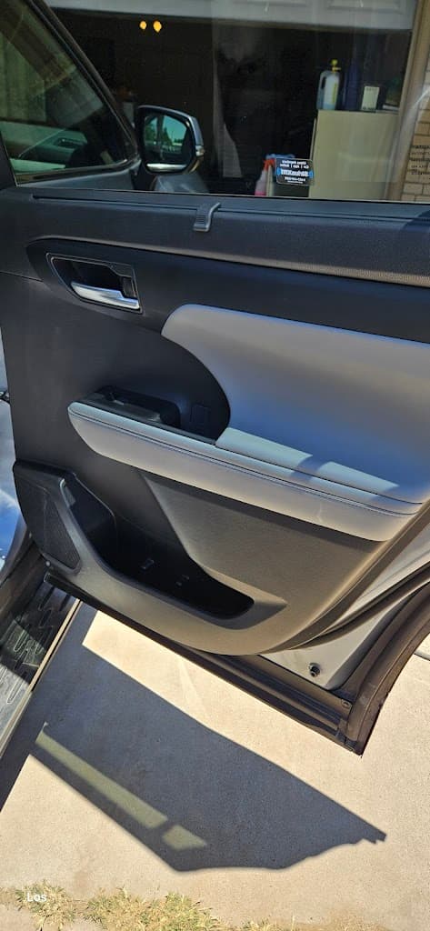 Weaver's Auto Detailing LLC featured