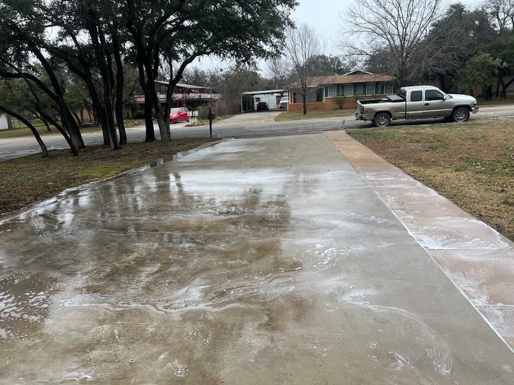 LoneStar Exterior Pressure Washing featured