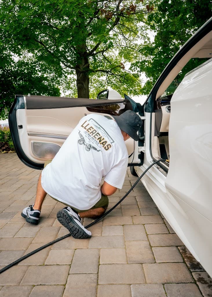 LLERENAS AUTO DETAIL LLC featured