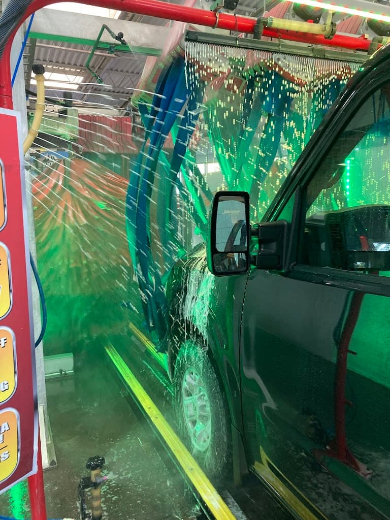 Tom's Family Car Wash - Business Image