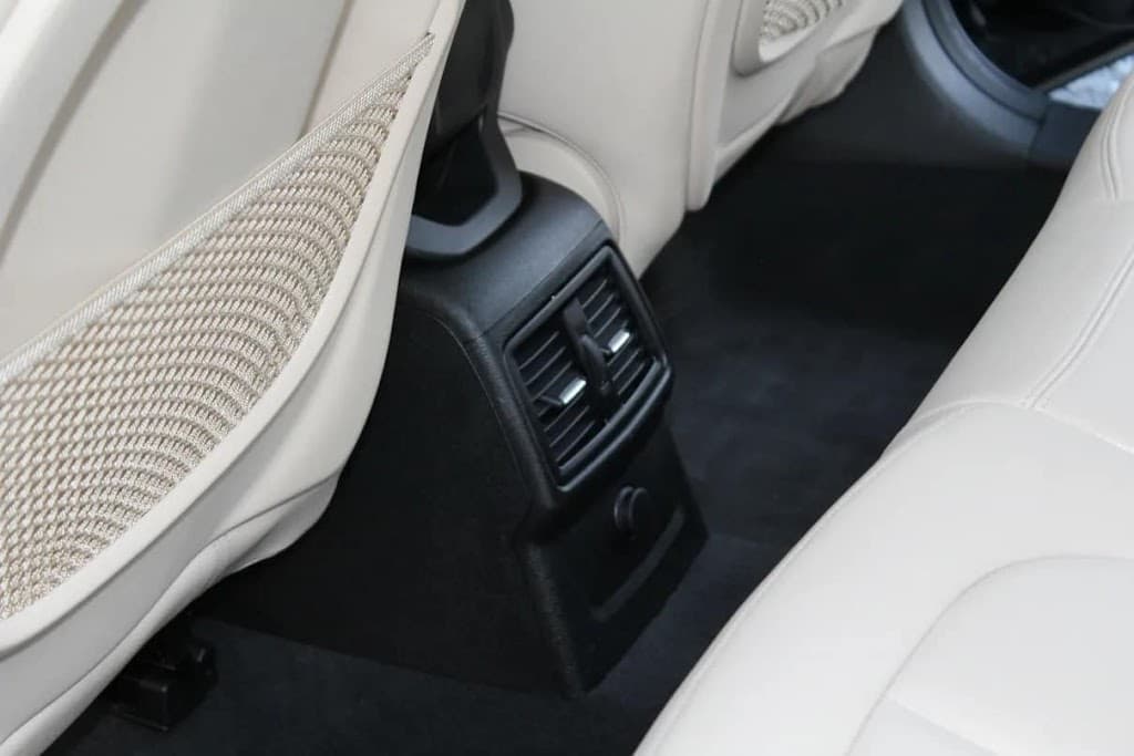 Sammy's Deluxe Detailing featured