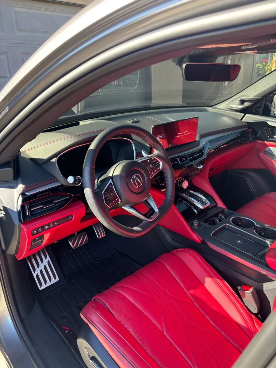 Detailing work by Alvarenga.detailing
